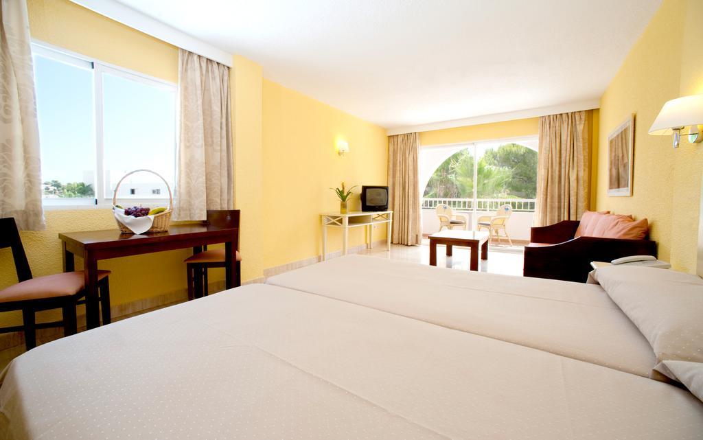 Grupotel Ibiza Beach Resort - Adults Only Пуртинач Номер фото