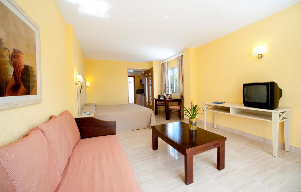 Grupotel Ibiza Beach Resort - Adults Only Пуртинач Номер фото